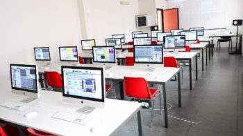 foto aule equipaggiate con iMac per corsi di formazione